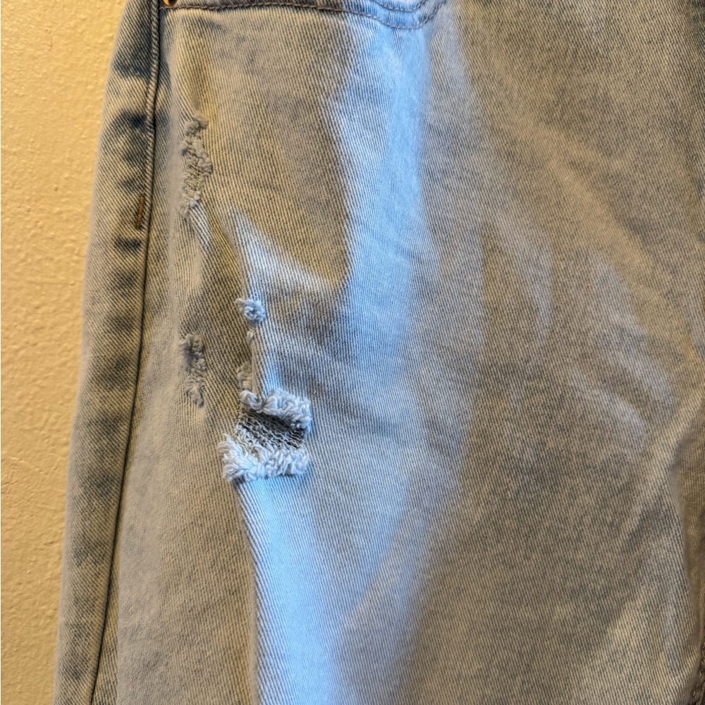 Time and Tru Women's High-Rise Mom Jeans - Light Wash Distressed Ankle Denim - Picture 3 of 11